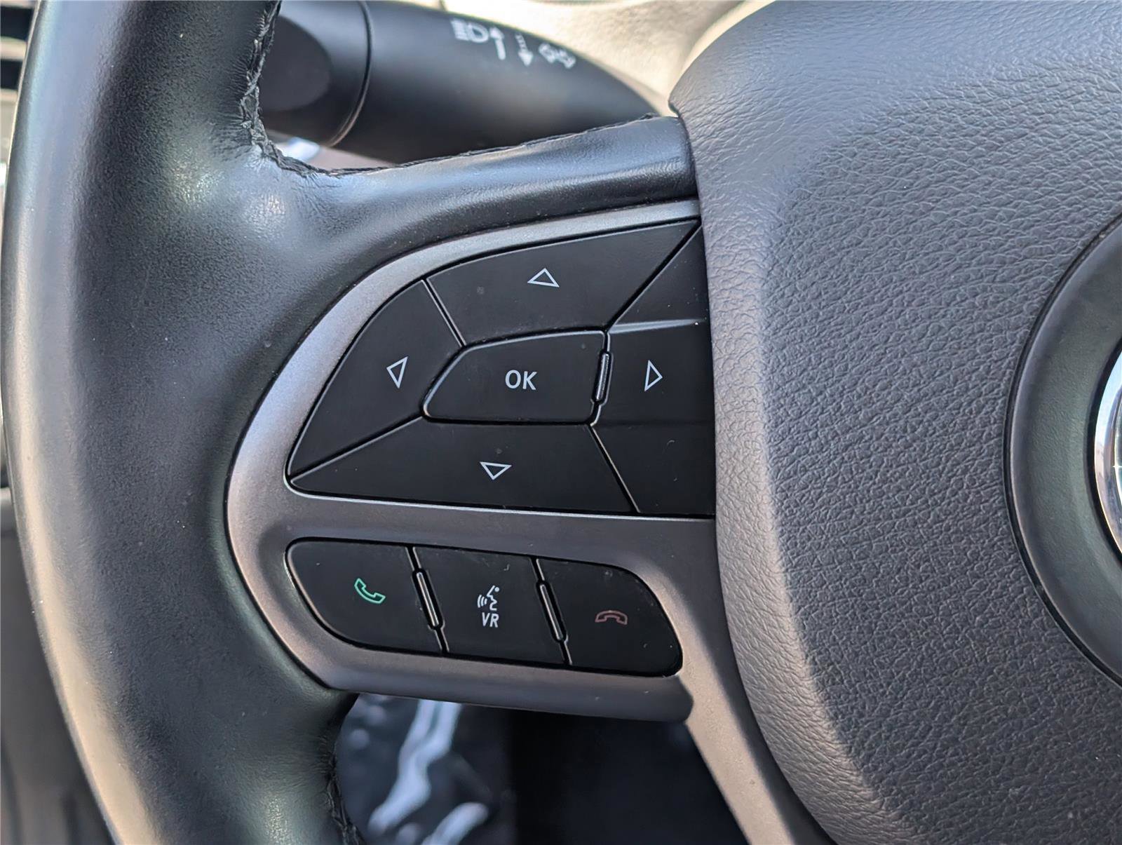 Used 2020 Jeep Cherokee Latitude Plus w/ Cold Weather Group AWD/4WD image 22