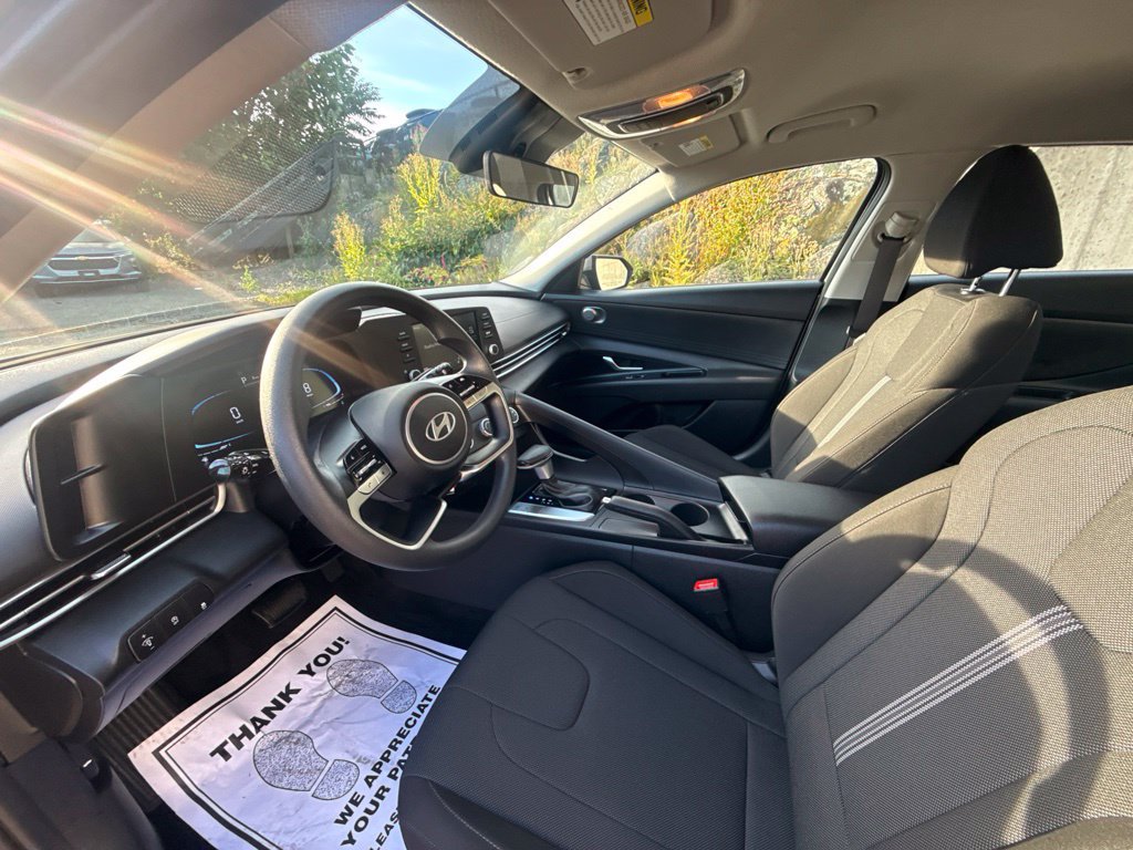 Certified 2025 Hyundai Elantra SE FWD image 16