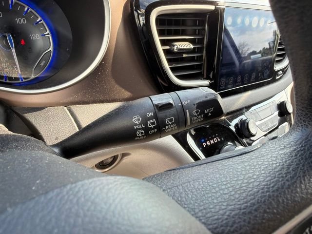 Used 2017 Chrysler Pacifica Touring FWD image 29
