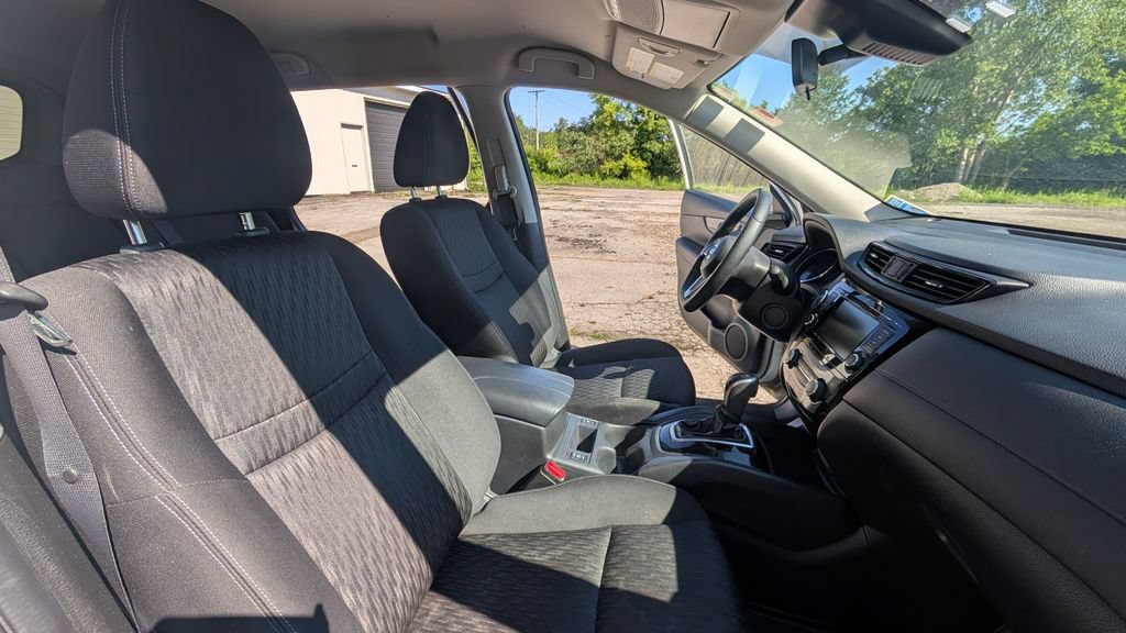 Used 2020 Nissan Rogue SV AWD/4WD image 18