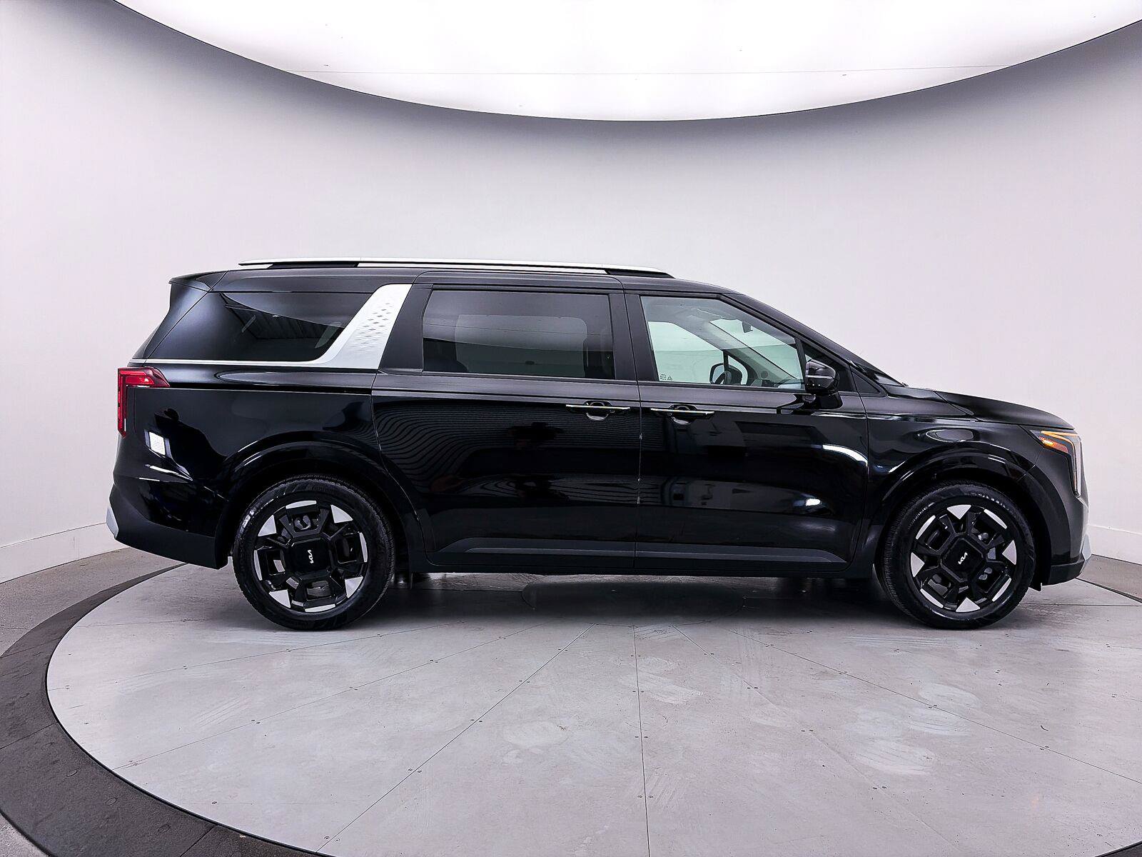 Used 2026 Kia Carnival EX FWD image 44