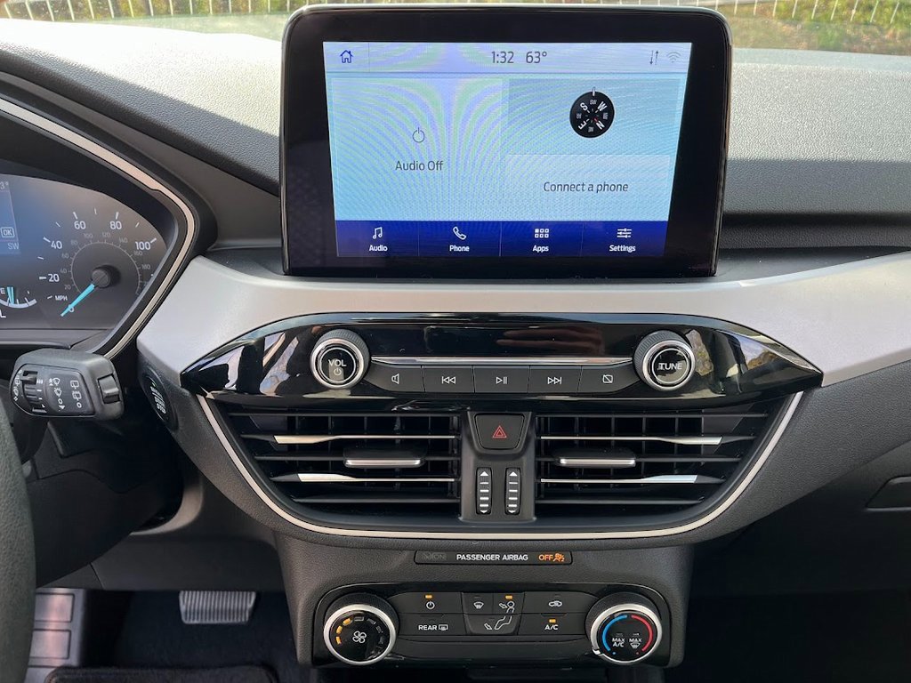 Used 2021 Ford Escape SE w/ SE Sport Appearance Package image 17