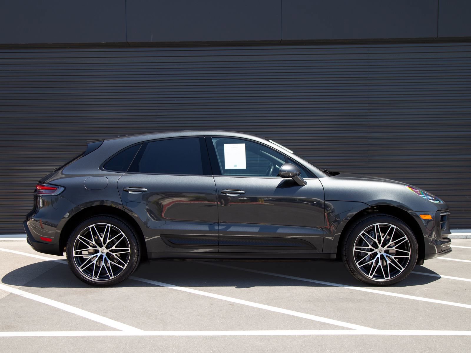 Certified 2024 Porsche Macan AWD/4WD image 7