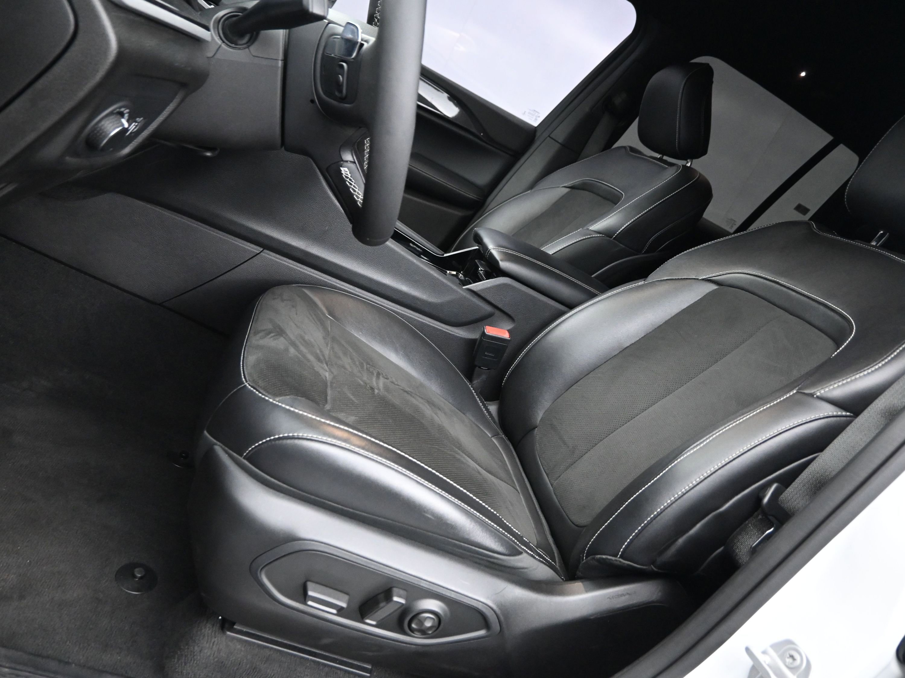 Used 2023 Jeep Grand Cherokee Altitude image 10