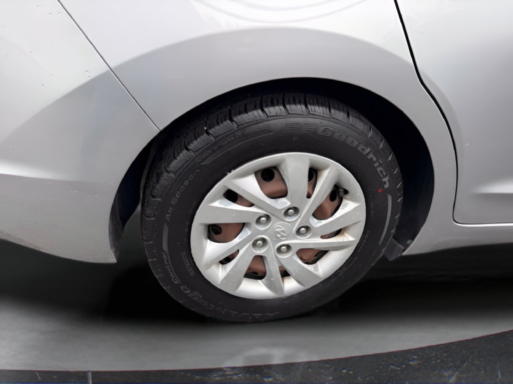 Used 2020 Hyundai Elantra SE FWD image 12