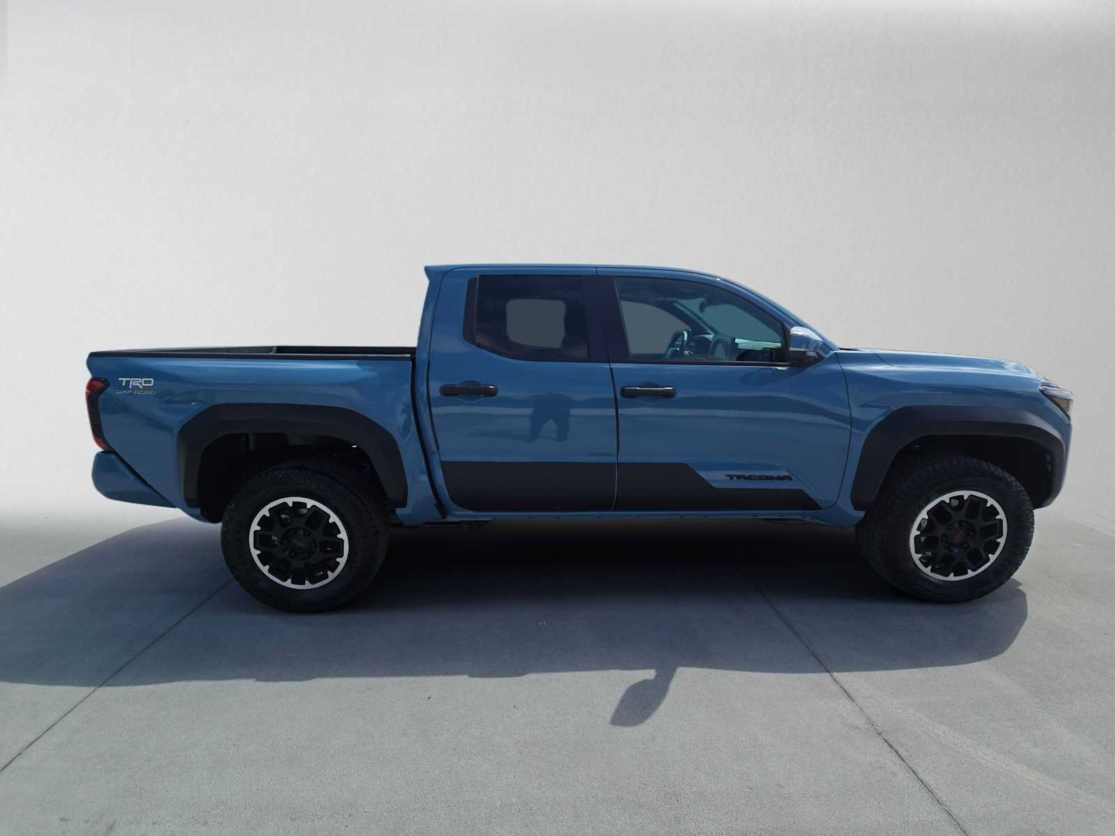 Used 2026 Toyota Tacoma TRD Off-Road w/ TRD Off Road Premium Package AWD/4WD image 2