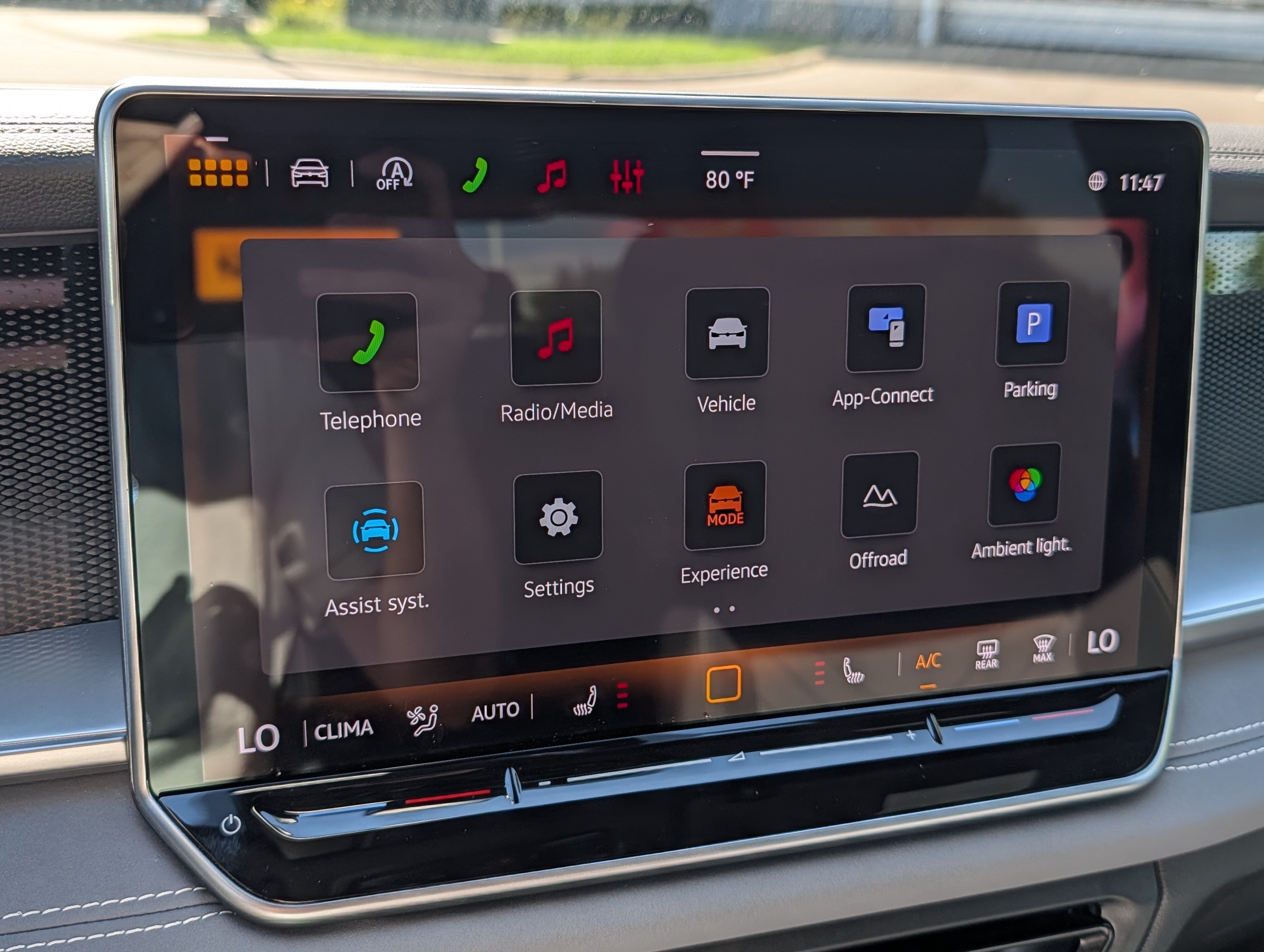 Certified 2026 Volkswagen Tiguan SE R-Line AWD/4WD image 22