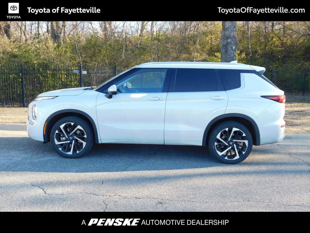 Used 2023 Mitsubishi Outlander SEL image 2