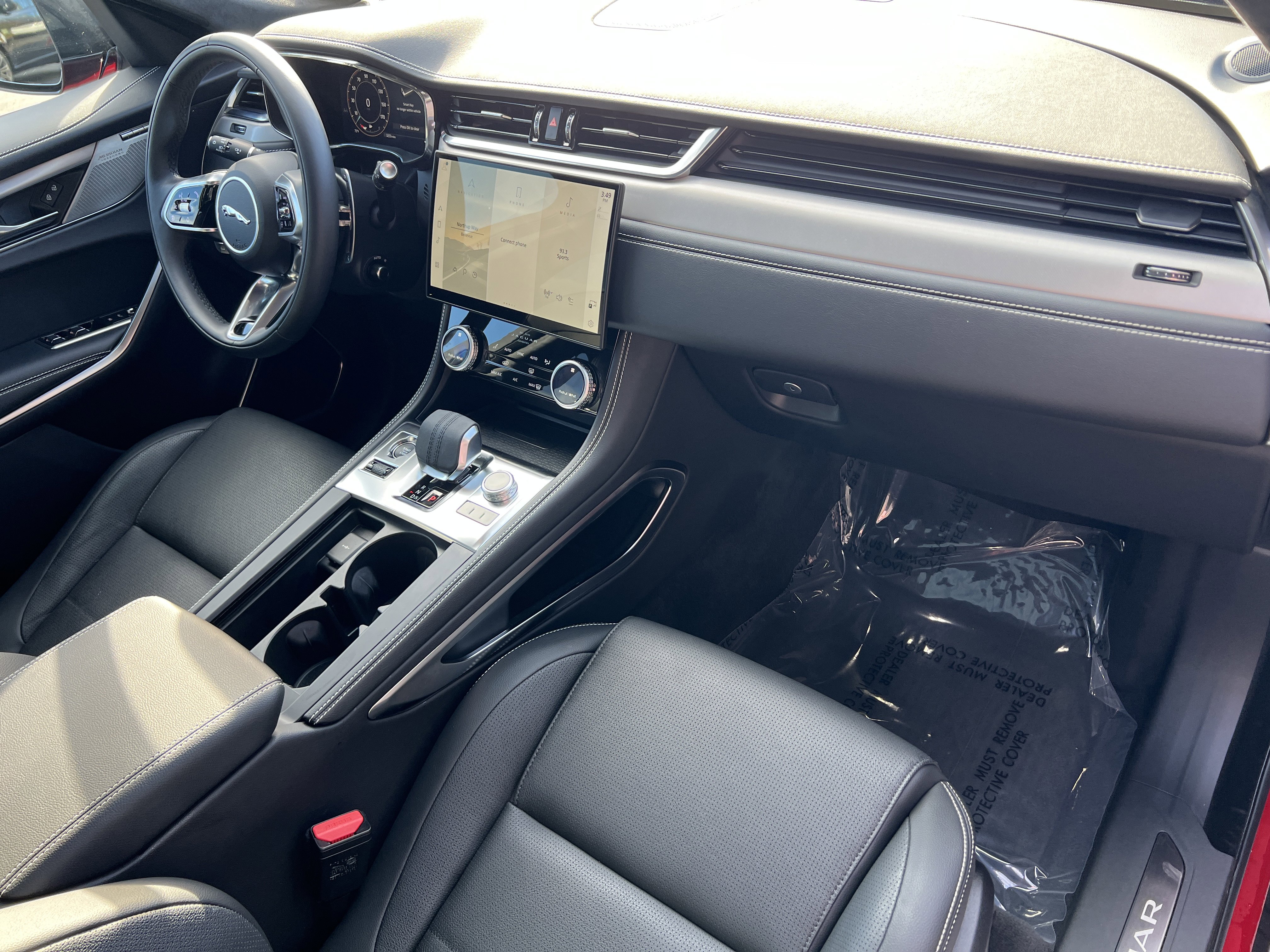 Certified 2025 Jaguar F-PACE R-Dynamic S image 11