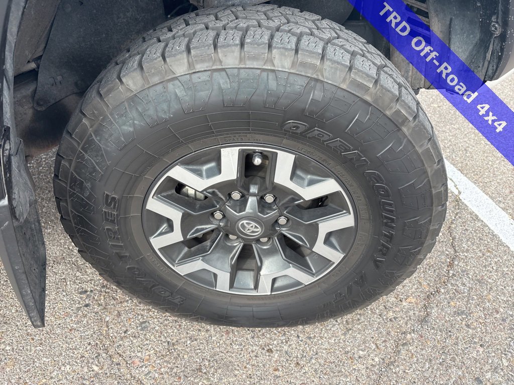 Used 2022 Toyota Tacoma TRD Off-Road image 2