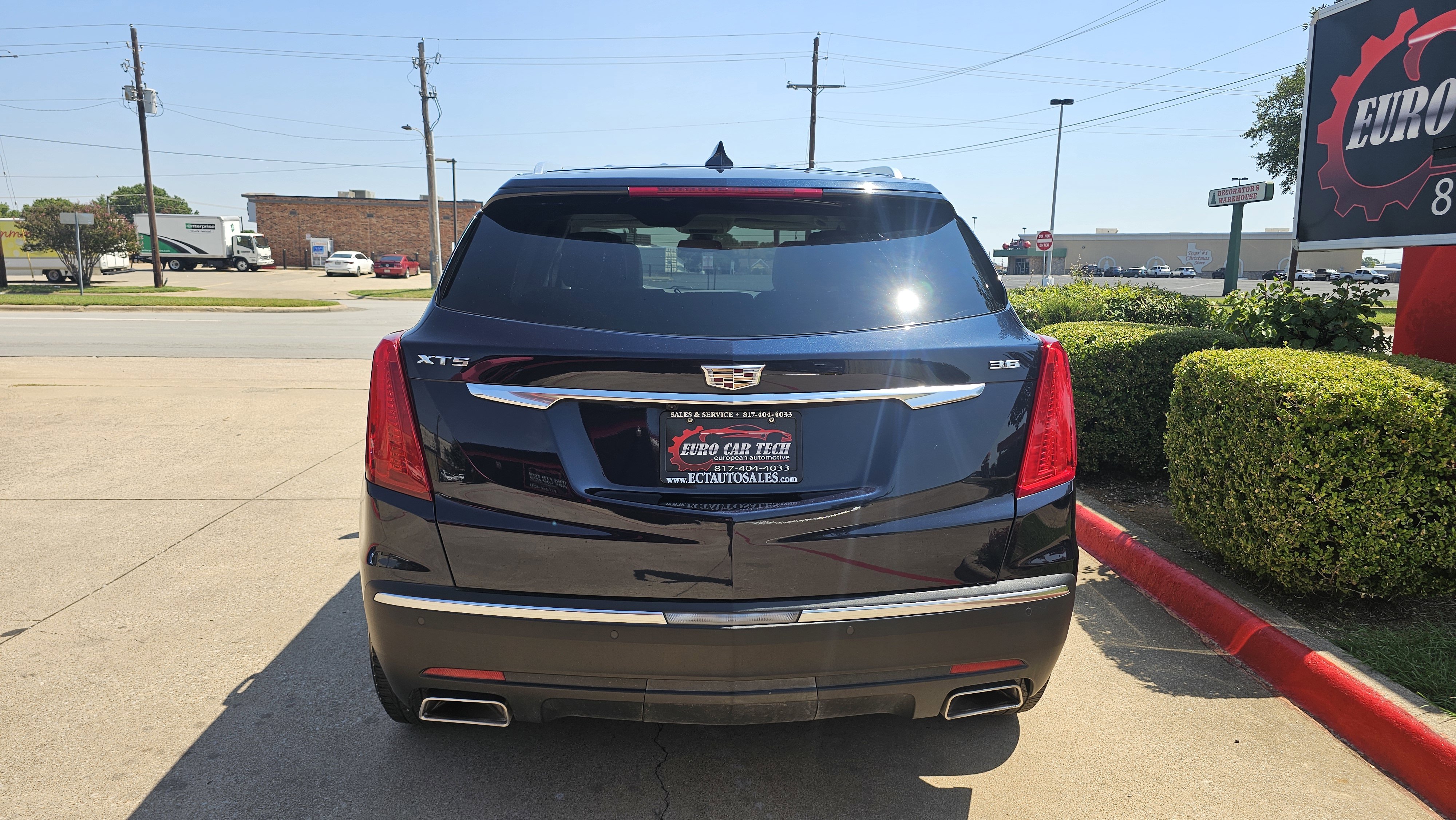 Used 2017 Cadillac XT5 Luxury w/ Driver Awareness Package FWD image 4
