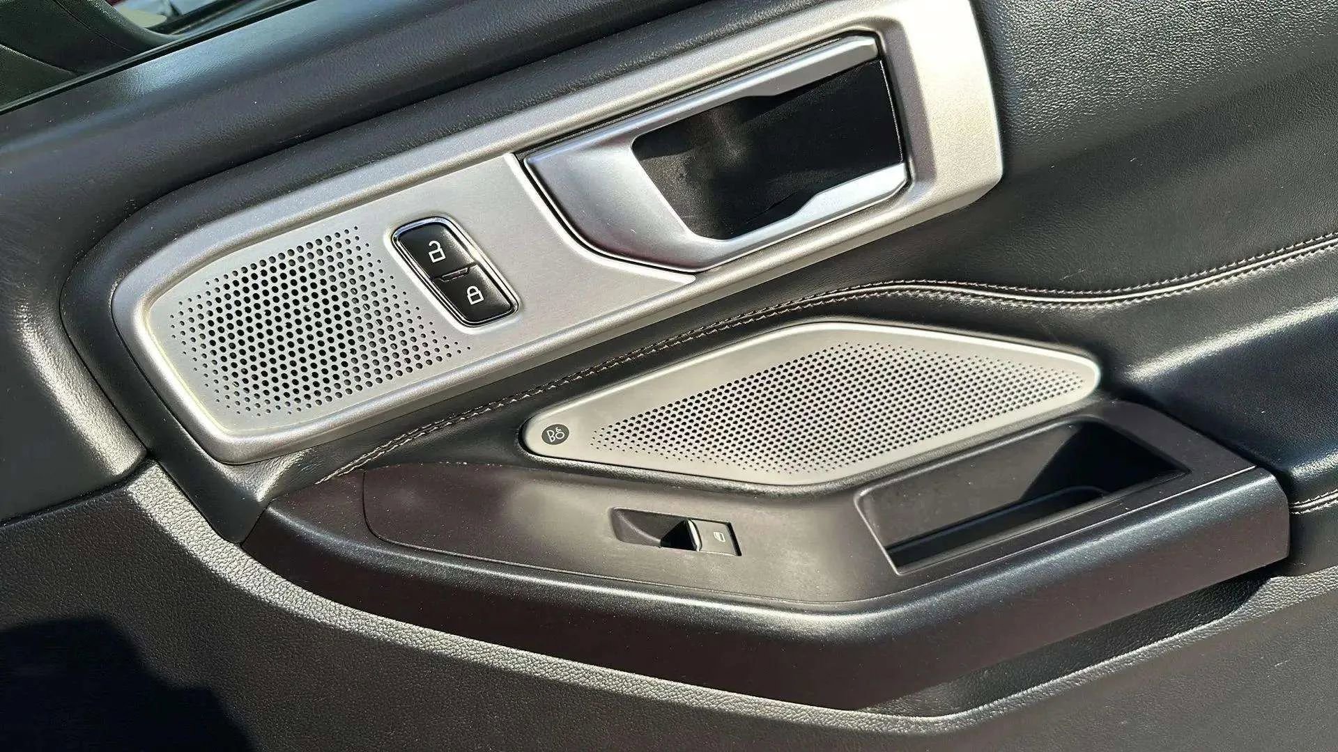 Used 2020 Ford Explorer Platinum w/ Premium Technology Package image 25