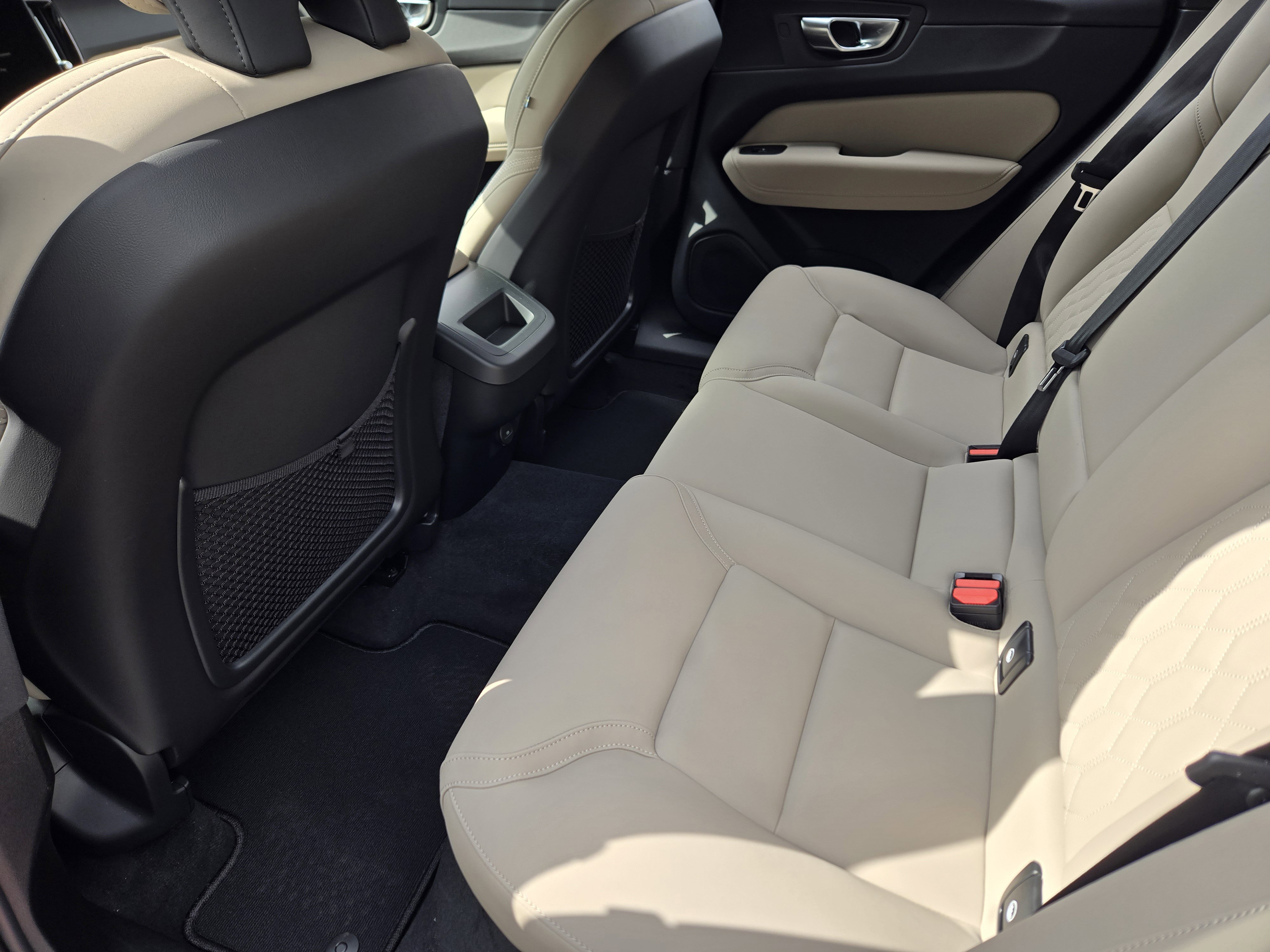 Used 2026 Volvo XC60 B5 Plus w/ Protection Package Premier AWD/4WD image 24