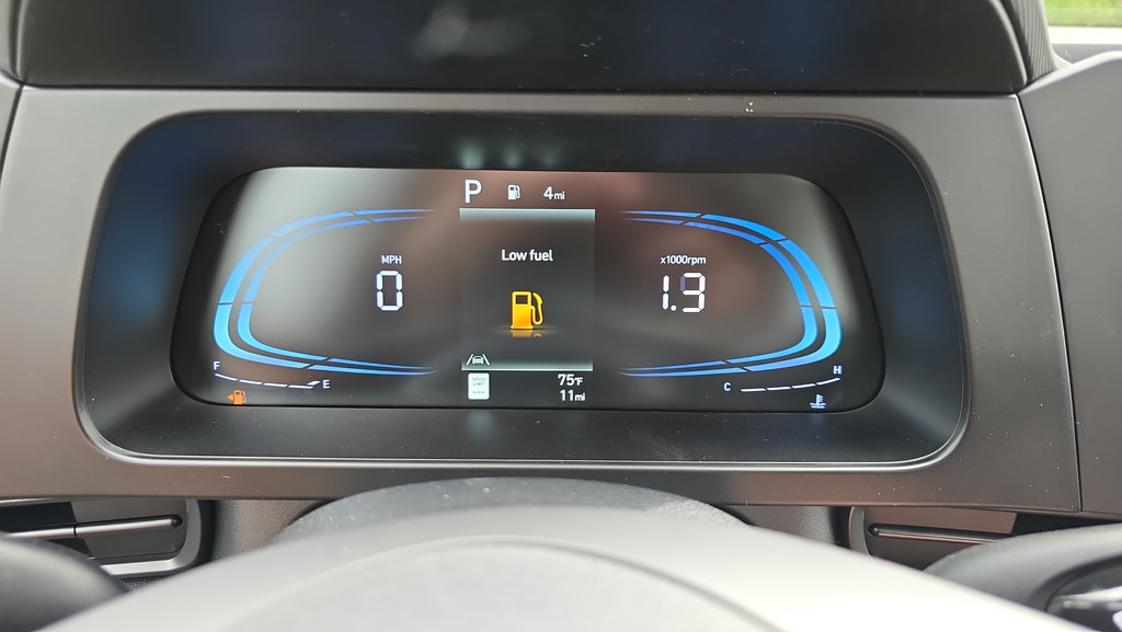 New 2026 Hyundai Elantra Sport w/ Cargo Package FWD image 17