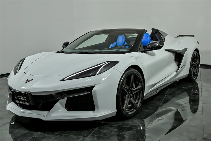 Used 2023 Chevrolet Corvette Z06 w/ Stealth Interior Trim Package RWD image 5