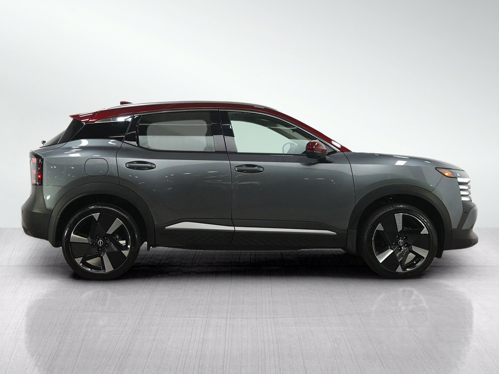 Used 2025 Nissan Kicks SR AWD/4WD image 7
