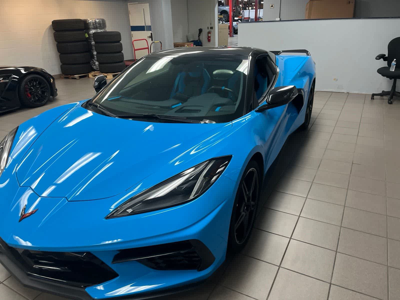 Used 2021 Chevrolet Corvette Stingray Premium Conv w/ Z51 Performance Package RWD image 4