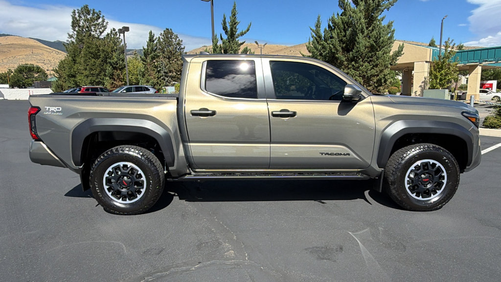Used 2024 Toyota Tacoma TRD Off-Road w/ TRD Off Road Premium Package AWD/4WD video 2