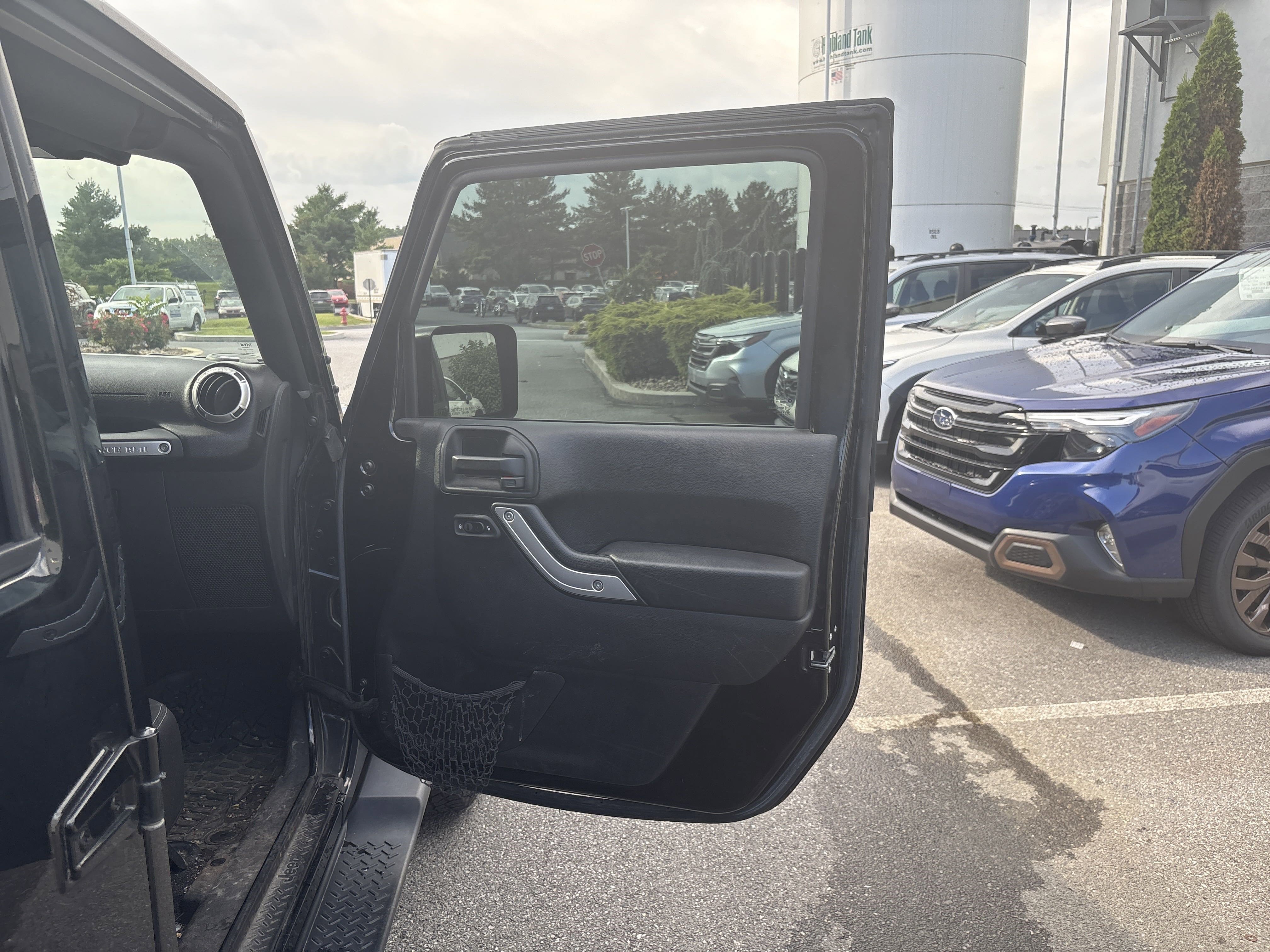 Used 2017 Jeep Wrangler Unlimited Sahara w/ Connectivity Group image 21