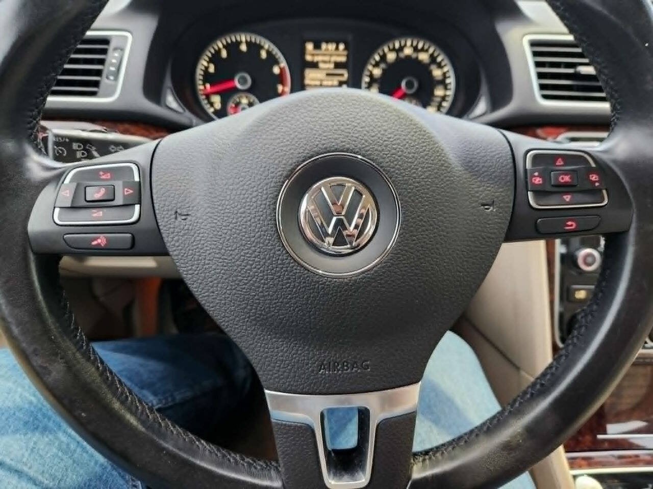 Used 2013 Volkswagen Passat 2.5 SEL Premium FWD image 22