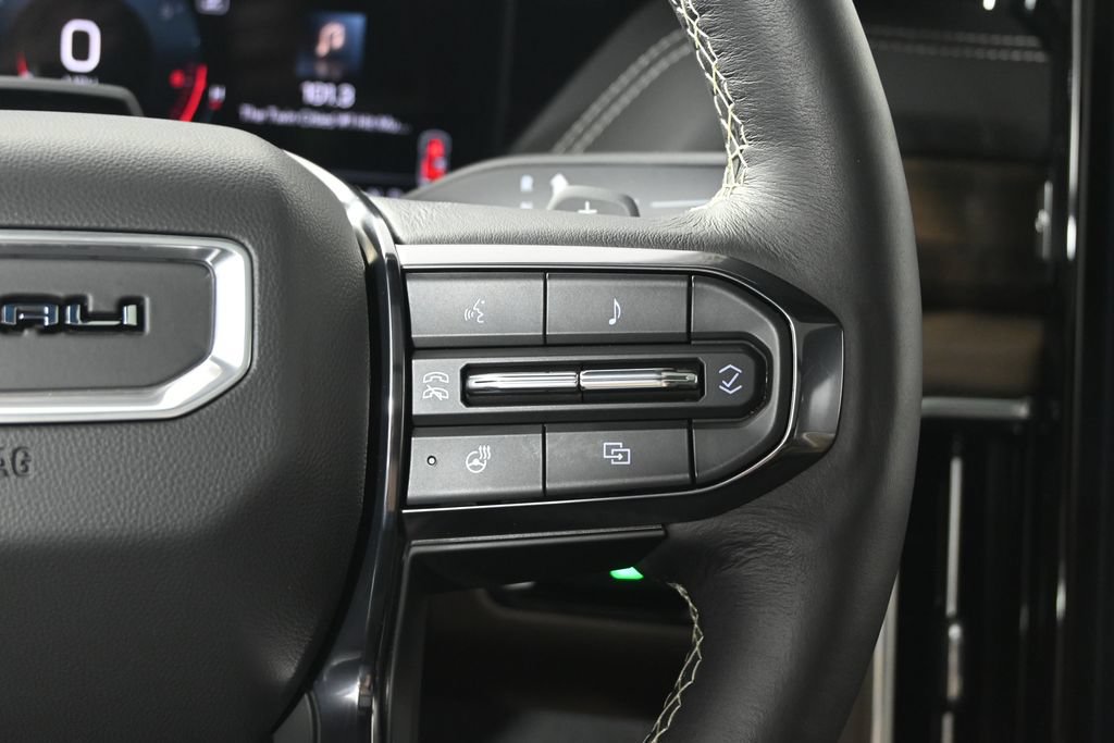 Used 2025 GMC Yukon Denali Ultimate AWD/4WD image 41