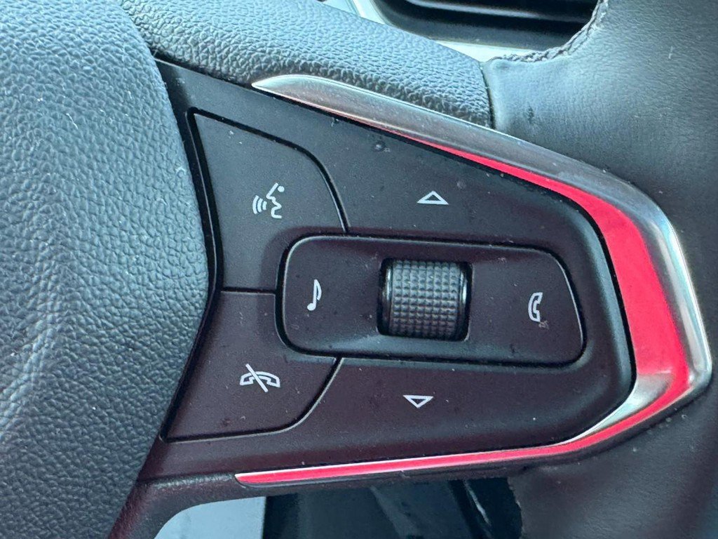 Used 2025 Chevrolet Trax LT w/ LT Convenience Package image 18