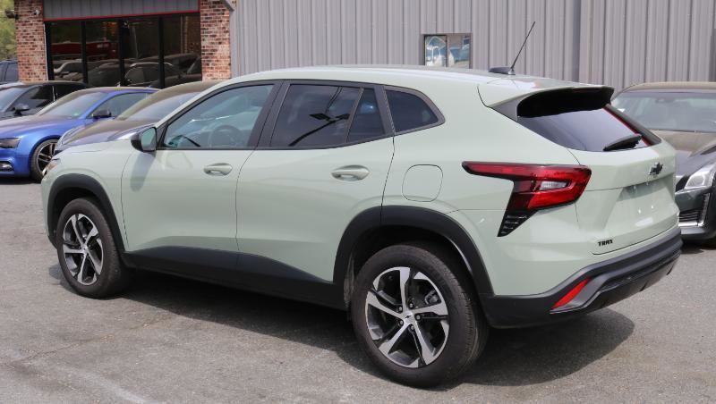 Used 2024 Chevrolet Trax RS FWD image 5