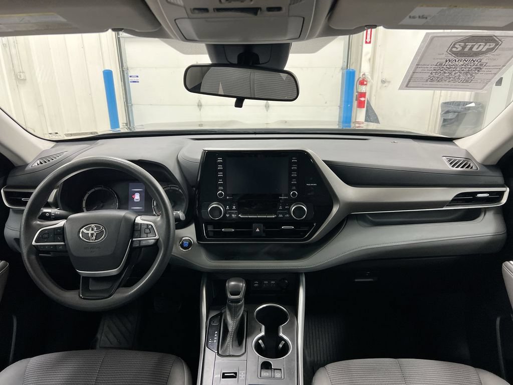 Used 2022 Toyota Highlander L FWD image 10