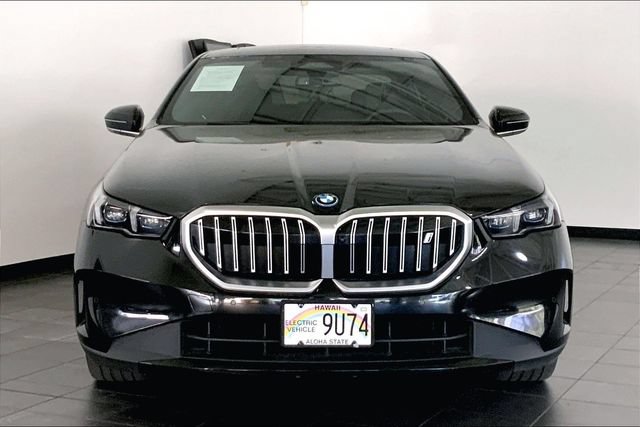 Used 2024 BMW i5 eDrive40i w/ M Sport Package RWD image 3
