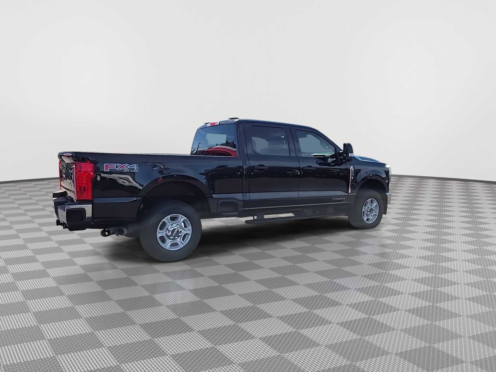 Used 2025 Ford F250 XLT w/ FX4 Off-Road Package image 8