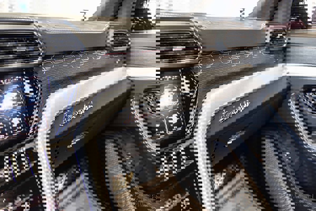 Used 2020 Lamborghini Urus image 29