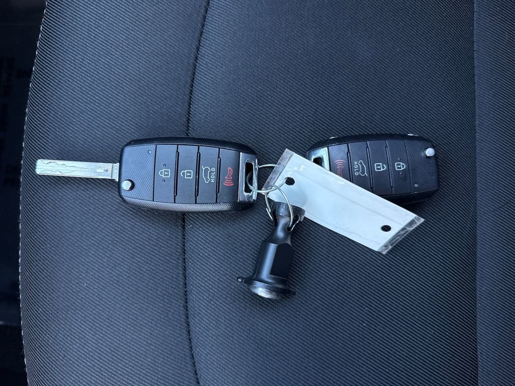 Used 2017 Kia Soul + image 29