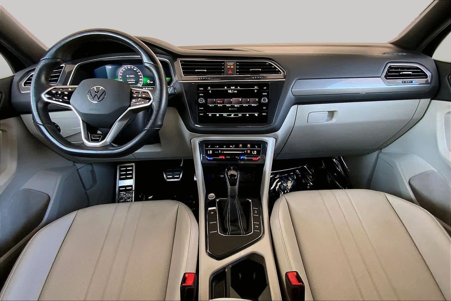 Used 2023 Volkswagen Tiguan SE R-Line FWD image 16
