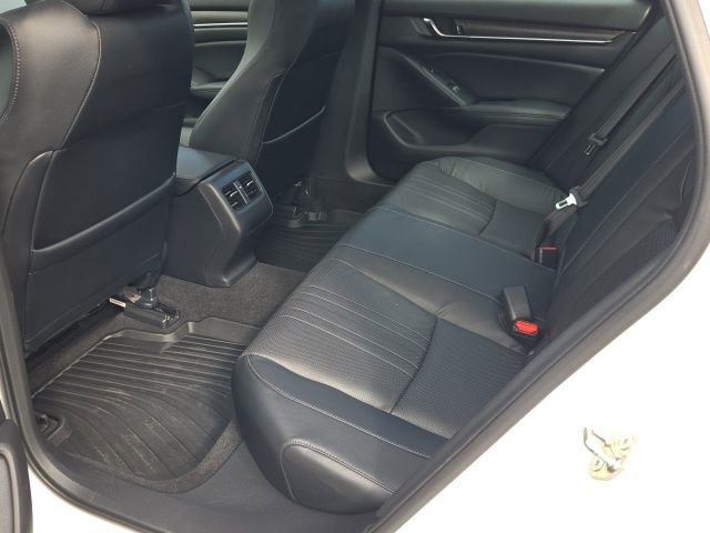 Used 2018 Honda Accord Touring image 11