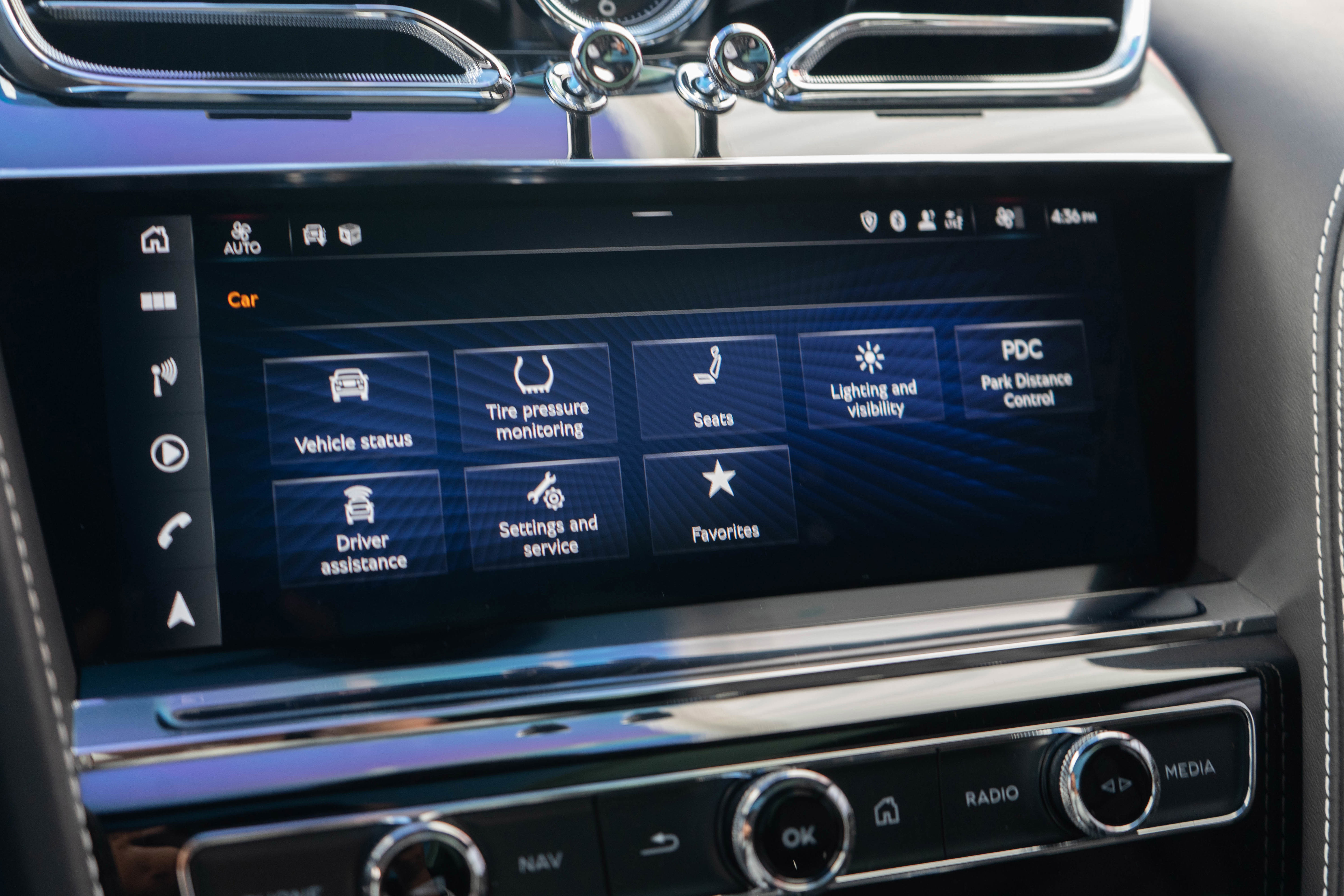 Used 2022 Bentley Bentayga image 25