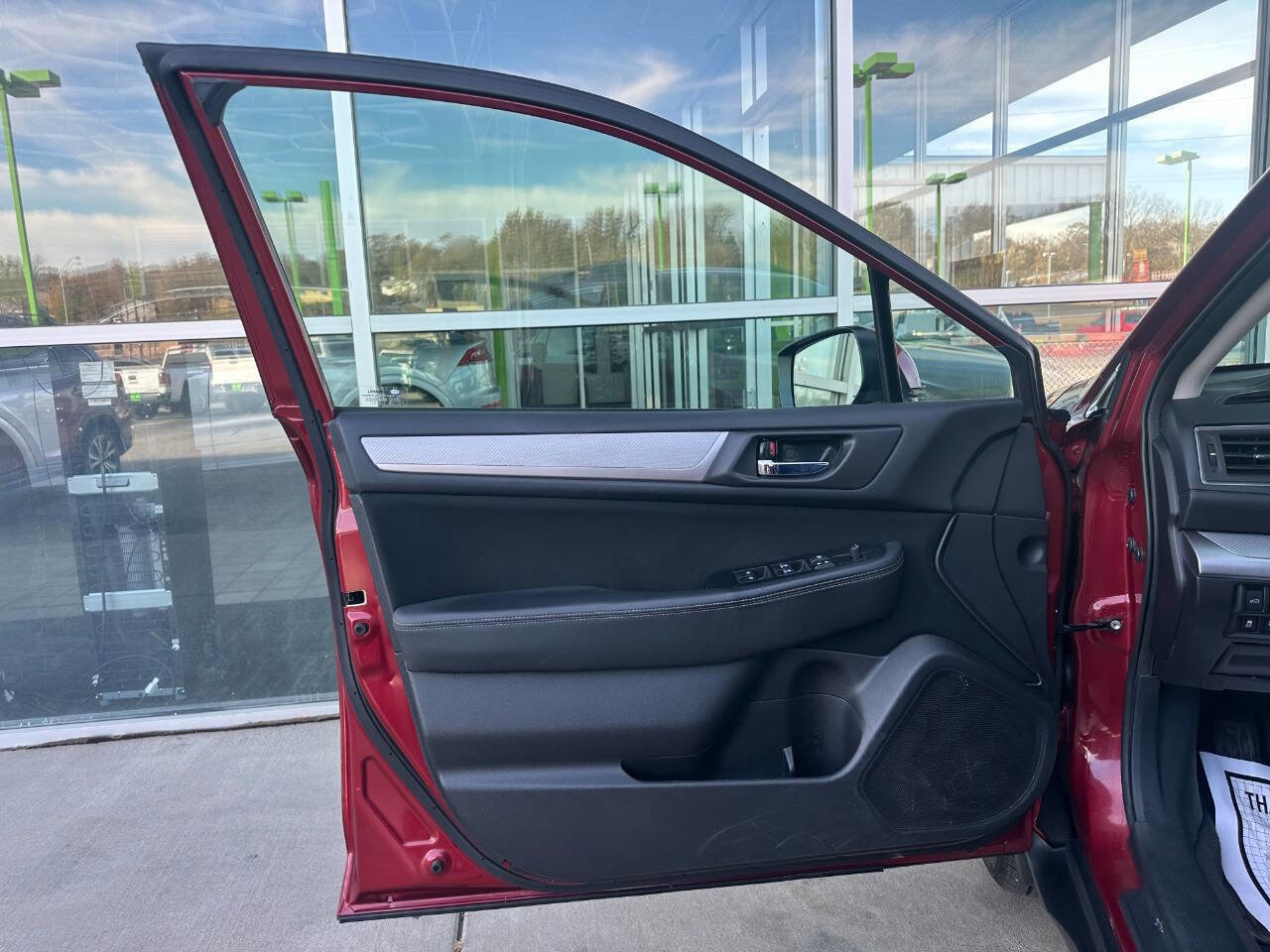 Used 2017 Subaru Outback 2.5i Premium image 45