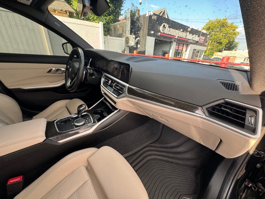 Used 2020 BMW 330i xDrive Sedan w/ Premium Package AWD/4WD image 40
