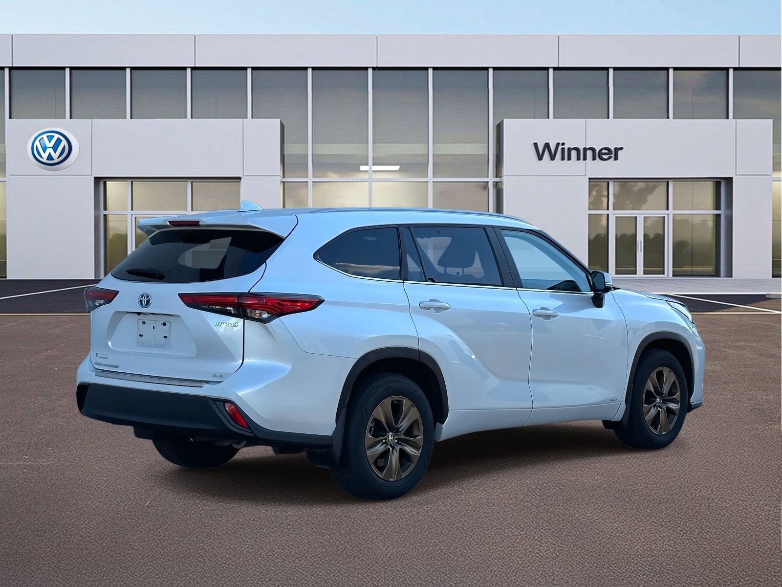 Used 2023 Toyota Highlander Bronze Edition image 4