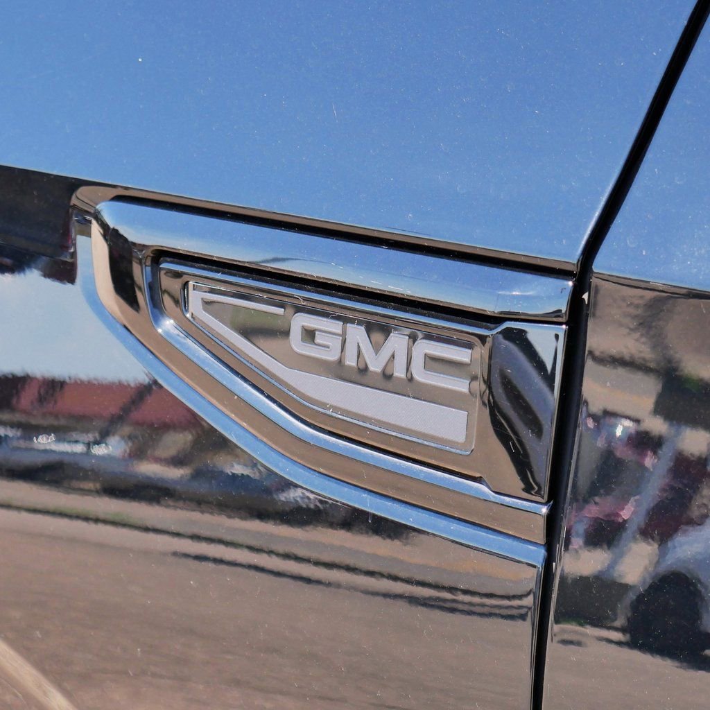 Used 2023 GMC Yukon XL Denali image 16