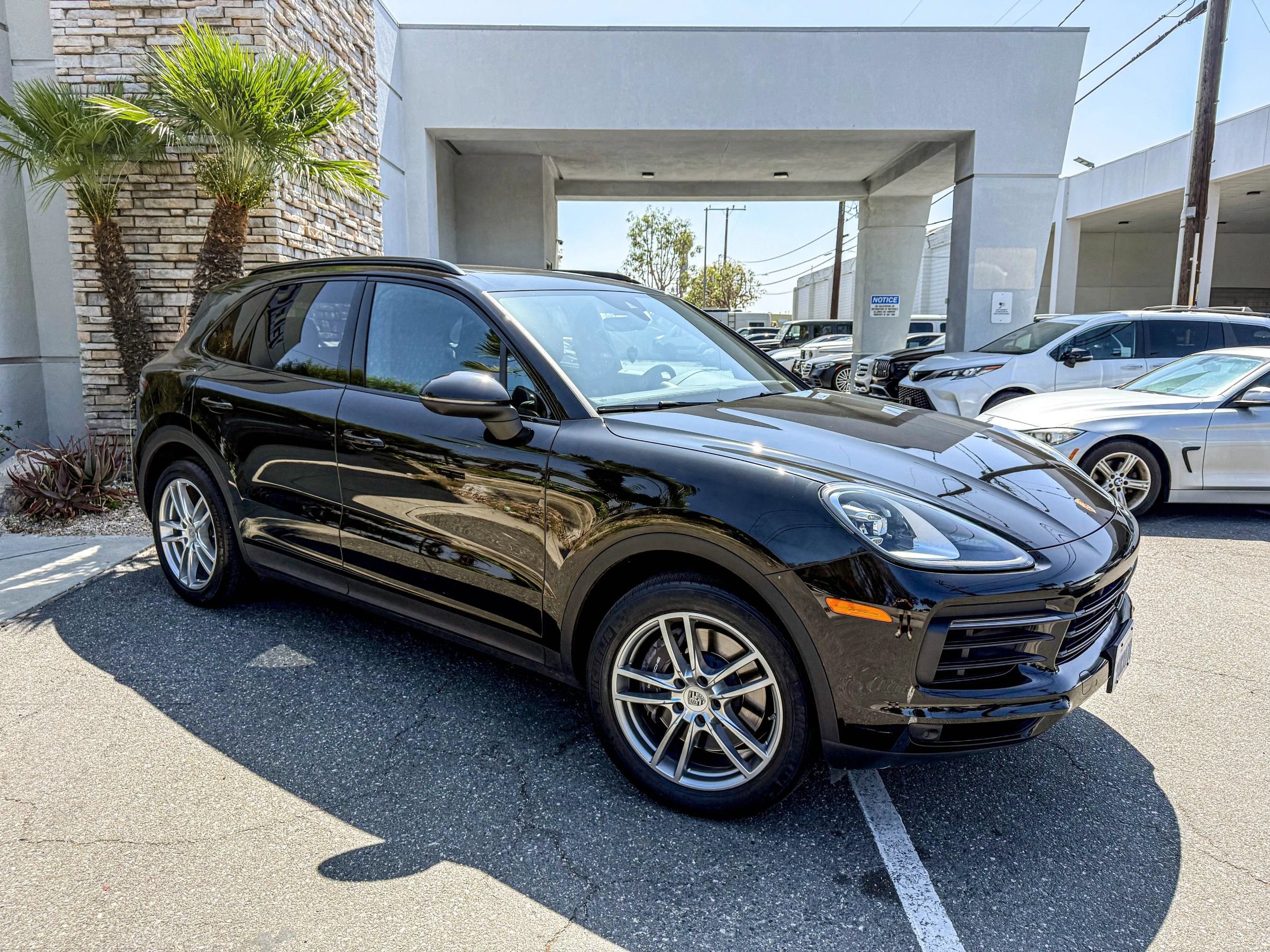 Used 2022 Porsche Cayenne Platinum Edition AWD/4WD image 2