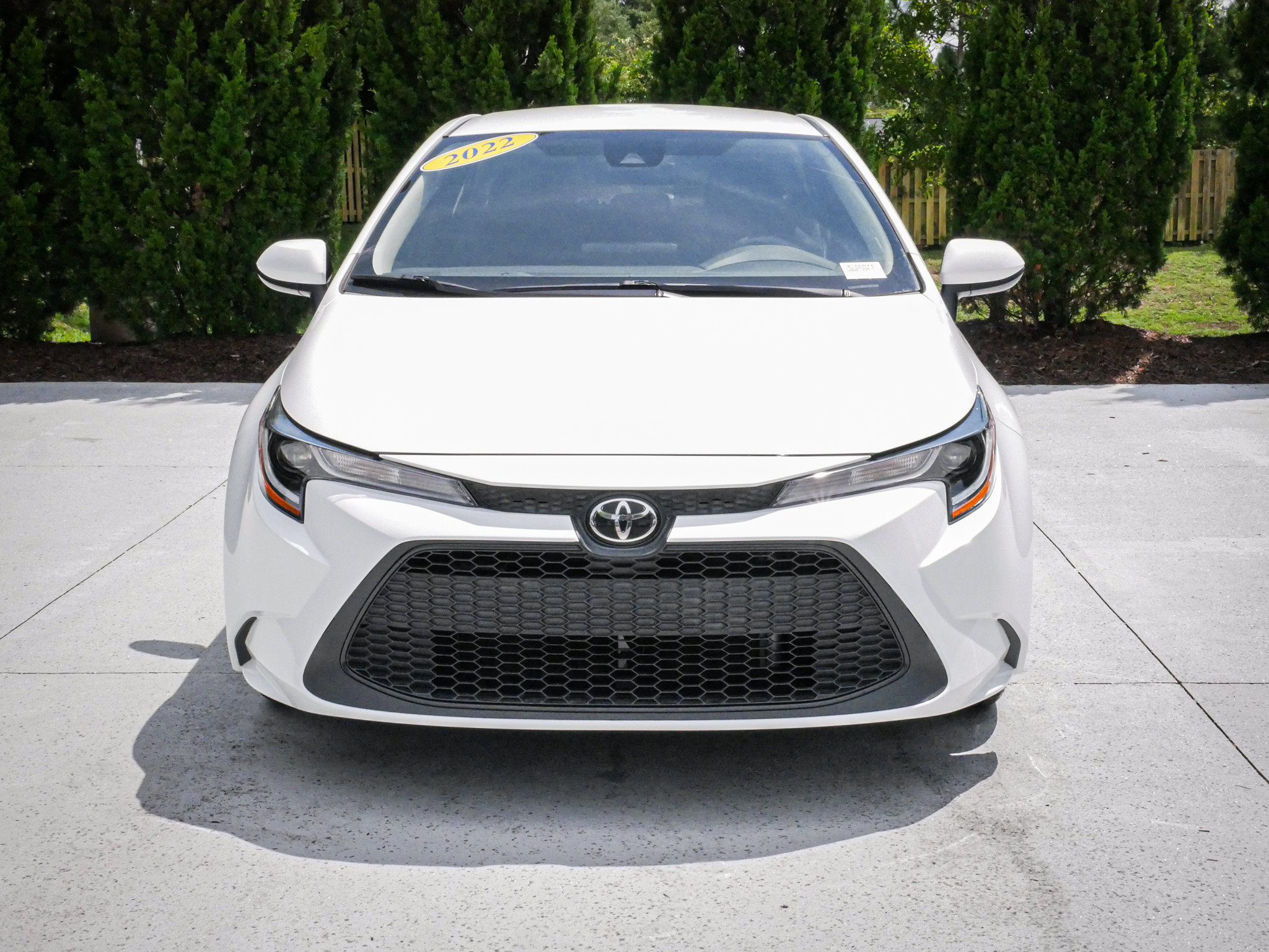 Used 2022 Toyota Corolla LE FWD image 3
