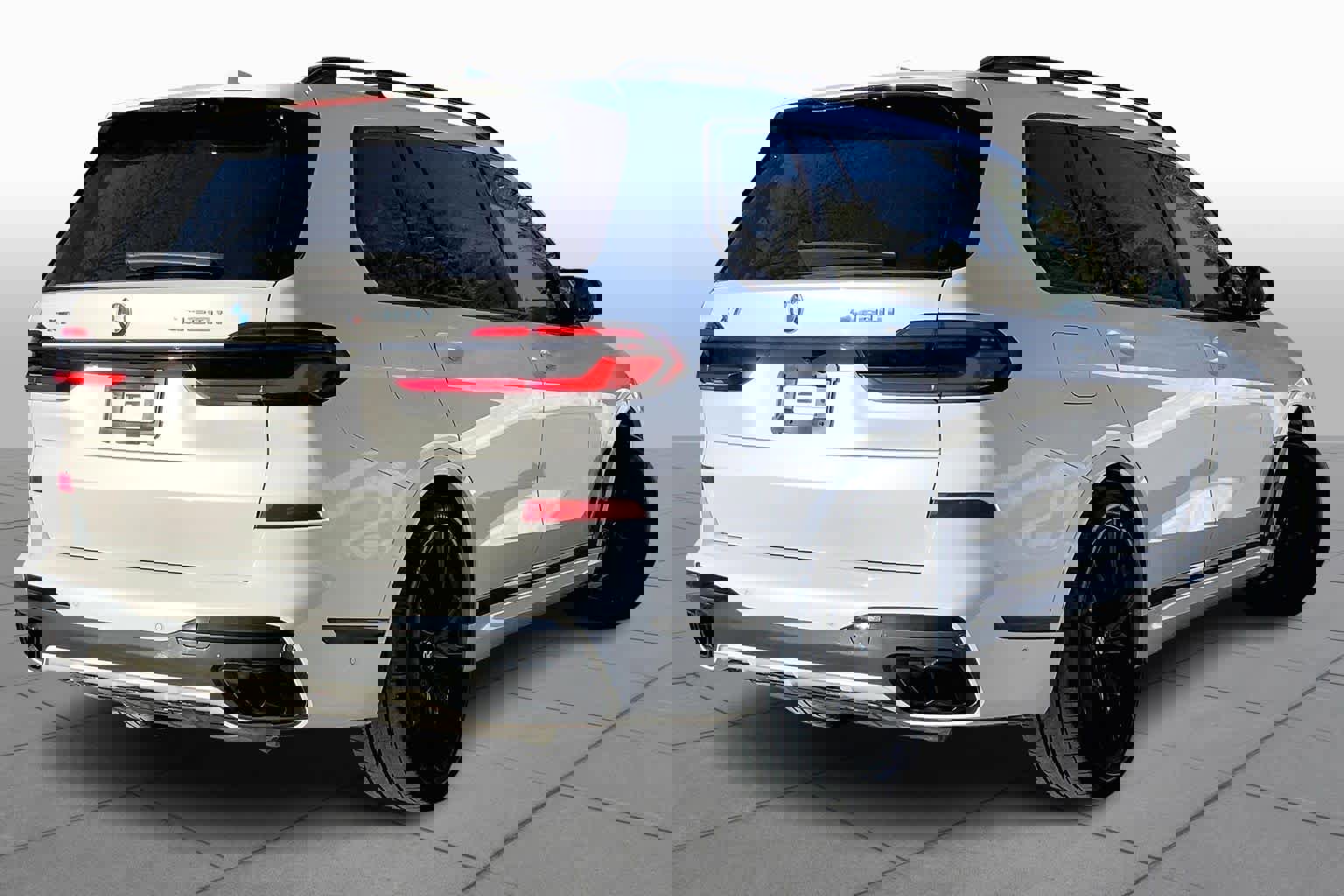 Used 2024 BMW X7 M60i w/ Executive Package image 13