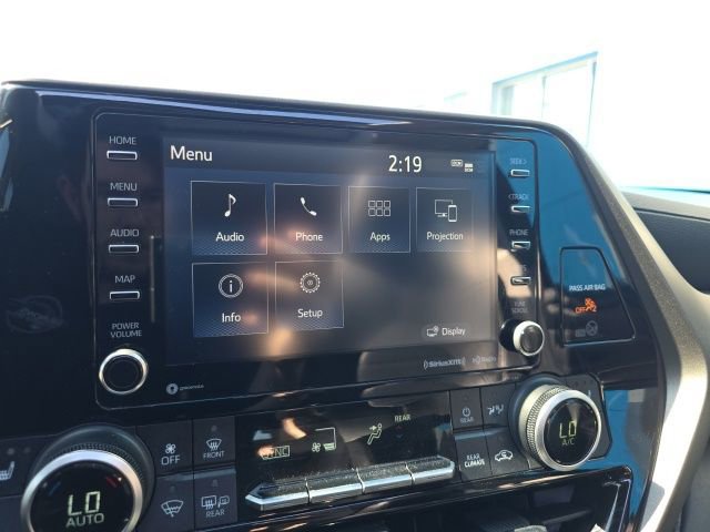 Used 2021 Toyota Highlander XLE FWD image 18