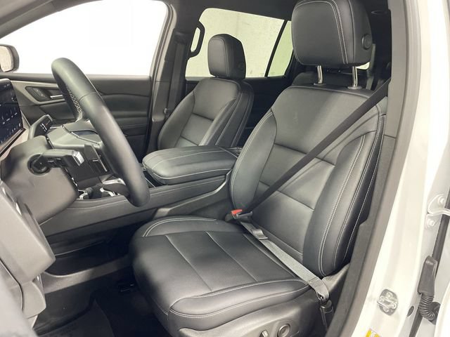 Used 2026 Chevrolet Traverse LT AWD/4WD image 3