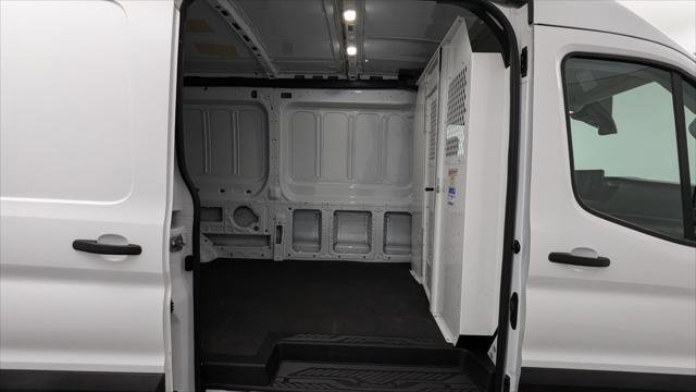 Used 2022 Ford E-Transit Medium Roof image 17
