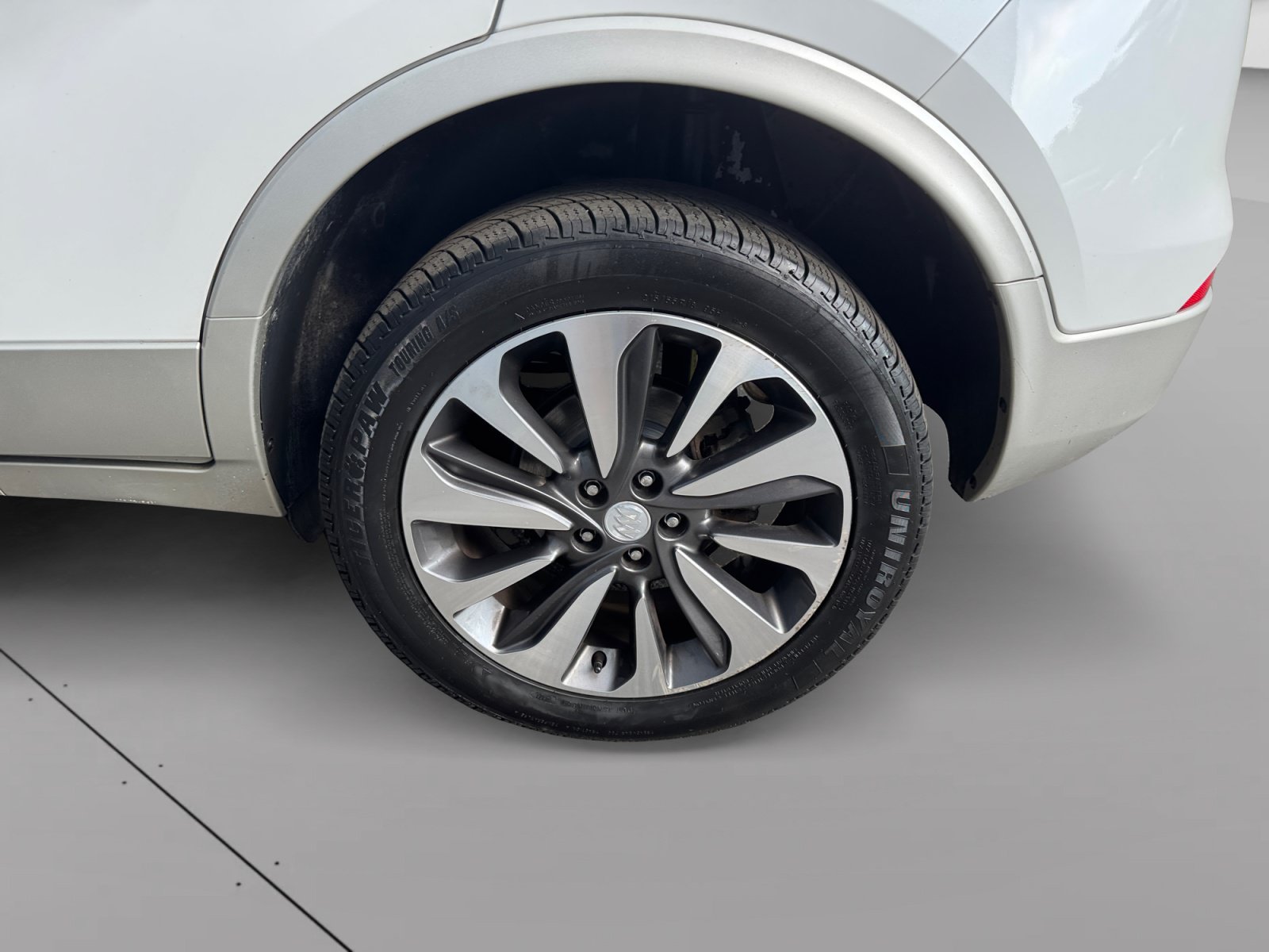 Used 2018 Buick Encore Essence AWD/4WD image 15