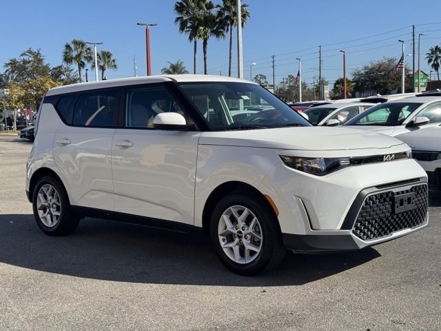 Certified 2025 Kia Soul LX image 8