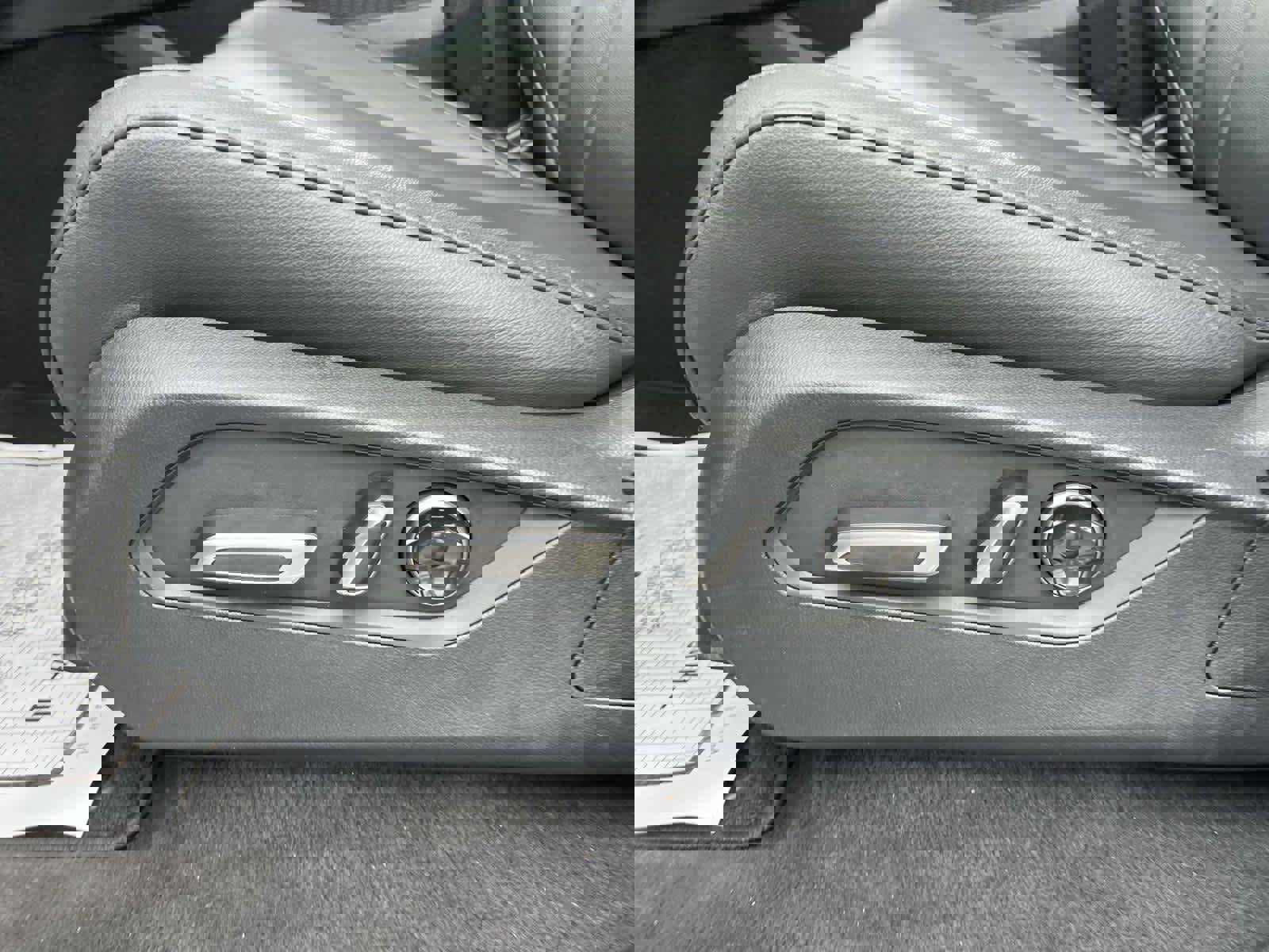 Used 2023 Acura MDX SH-AWD image 19