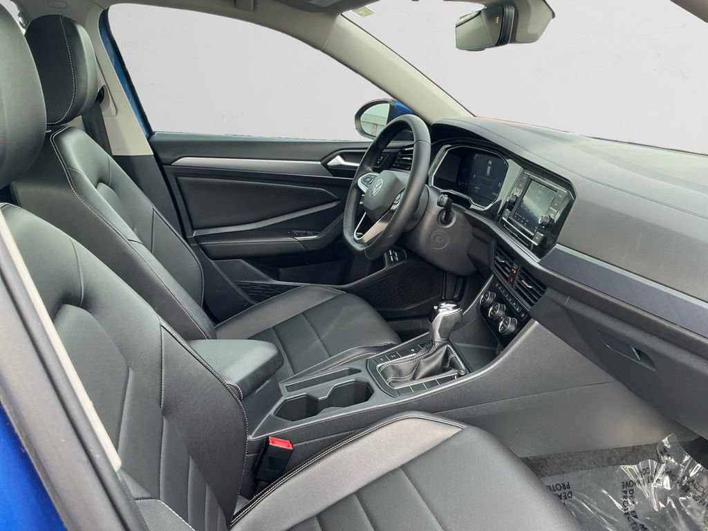 Used 2022 Volkswagen Jetta SE w/ Panoramic Sunroof Package image 15