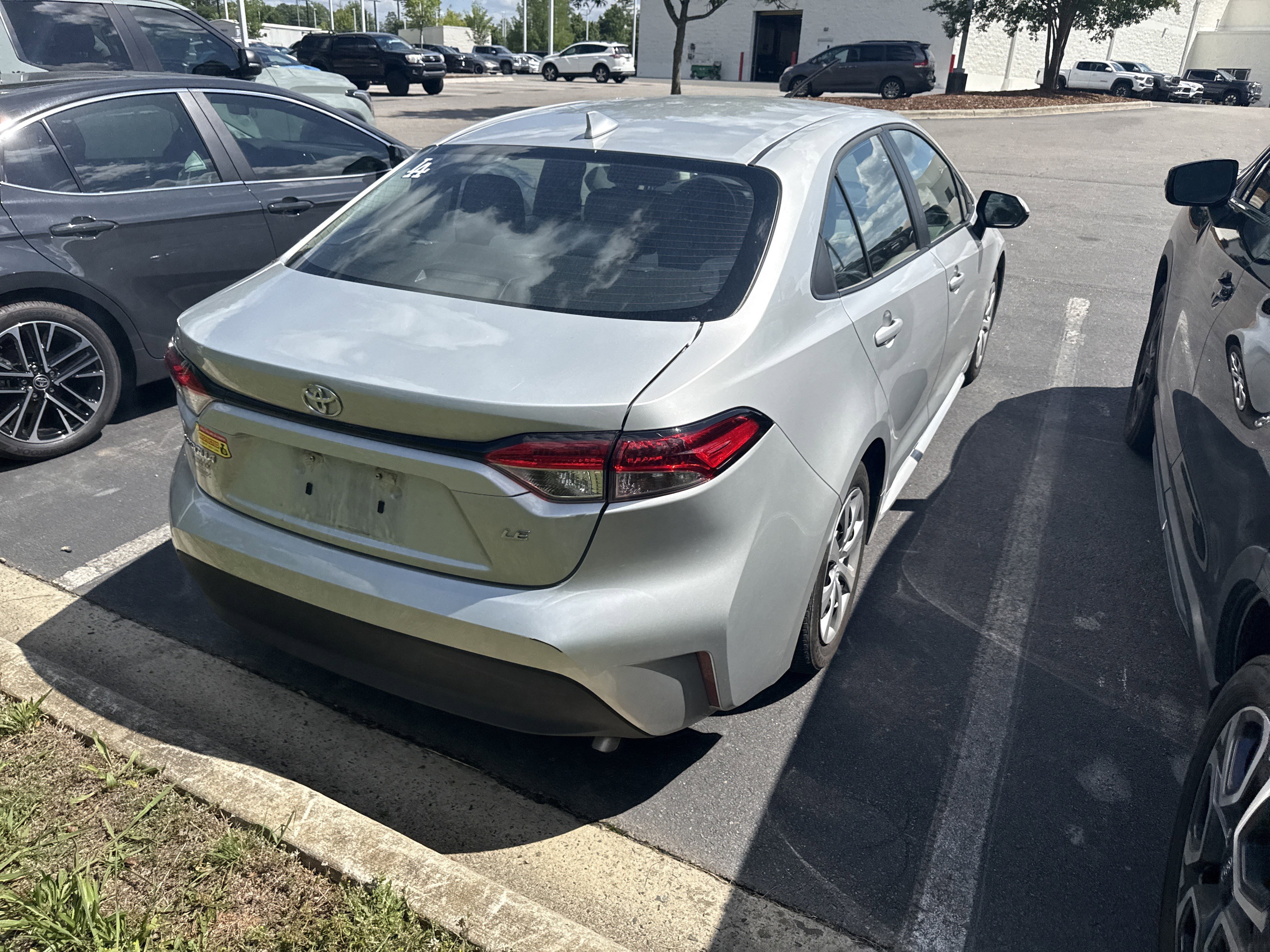 Used 2025 Toyota Corolla LE w/ Convenience Package FWD image 7